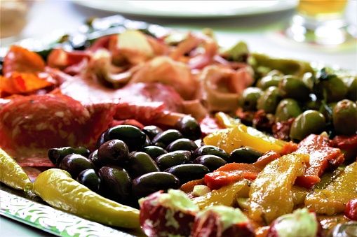 Oliven, Paprika und Wurst
